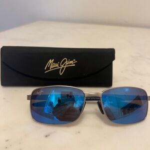 New Maui Jim Polarized Shoal Sunglasses. Satin Gunmetal / Blue Hawaii.